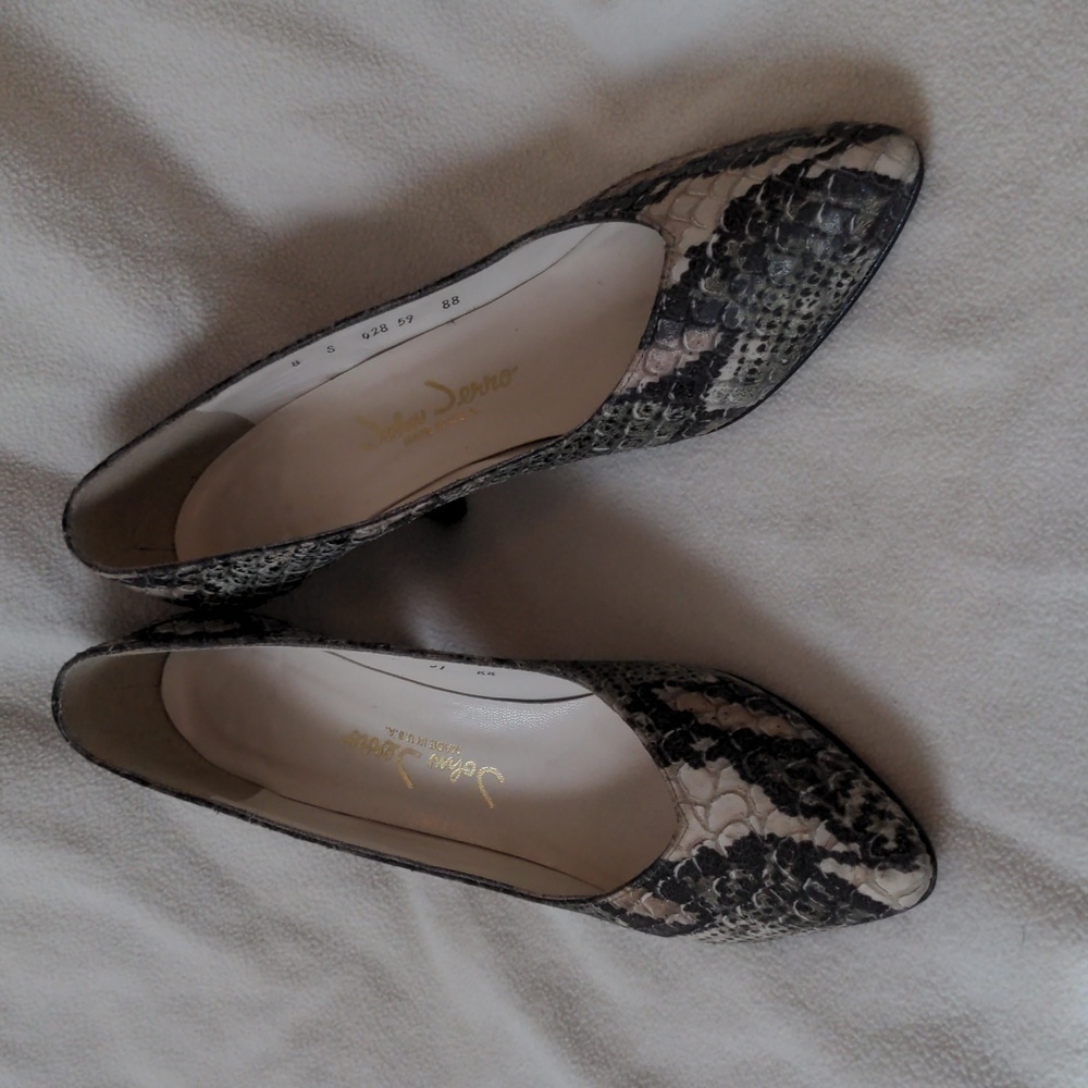 Vintage John Jerro Genuine Leather 3" Heels. Crocodile. Size 8